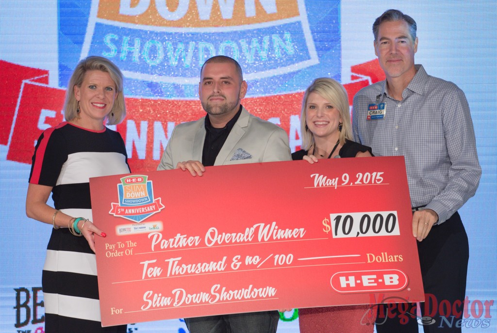 Kate Rogers (L-R), H-E-B VP of communications and engagement, partner overall winner Fred Trevino, H-E-B business development manager Heidi Deen, and Craig Boyan, H-E-B President and COO, post for a photograph during the H-E-B Slim Down Showdown, Saturday, May 9, 2015, in San Antonio, Texas.